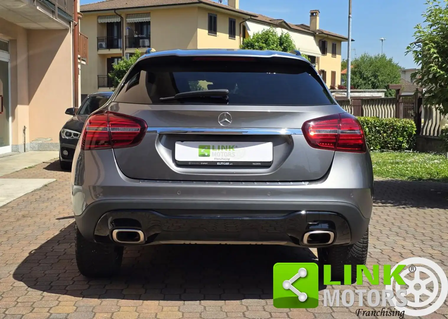 Mercedes-Benz GLA 200 156 CV Premium Sport Grigio - 2