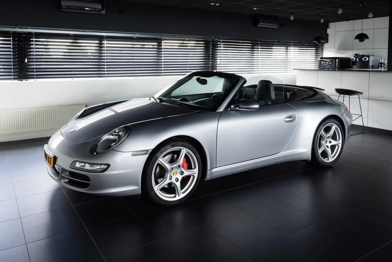 Porsche 997 Cabrio 3.8 Carrera 4S Zilver - 2