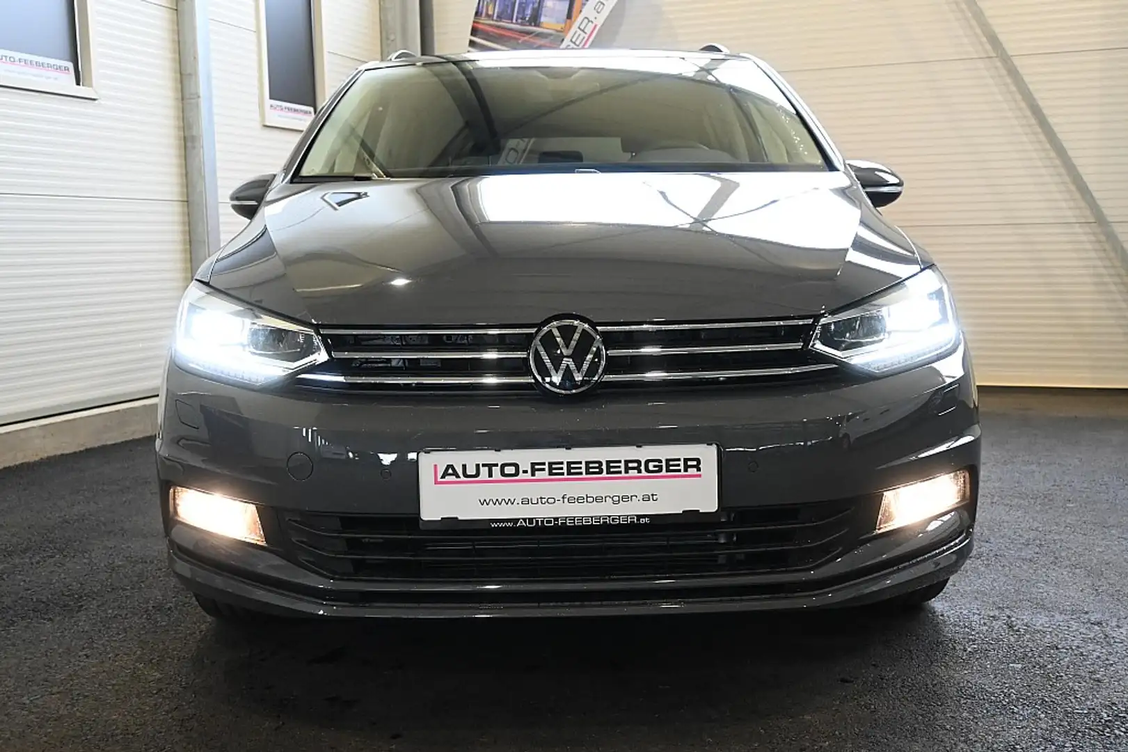 Volkswagen Touran 1,5 TSI ACT Friends DSG Grau - 2