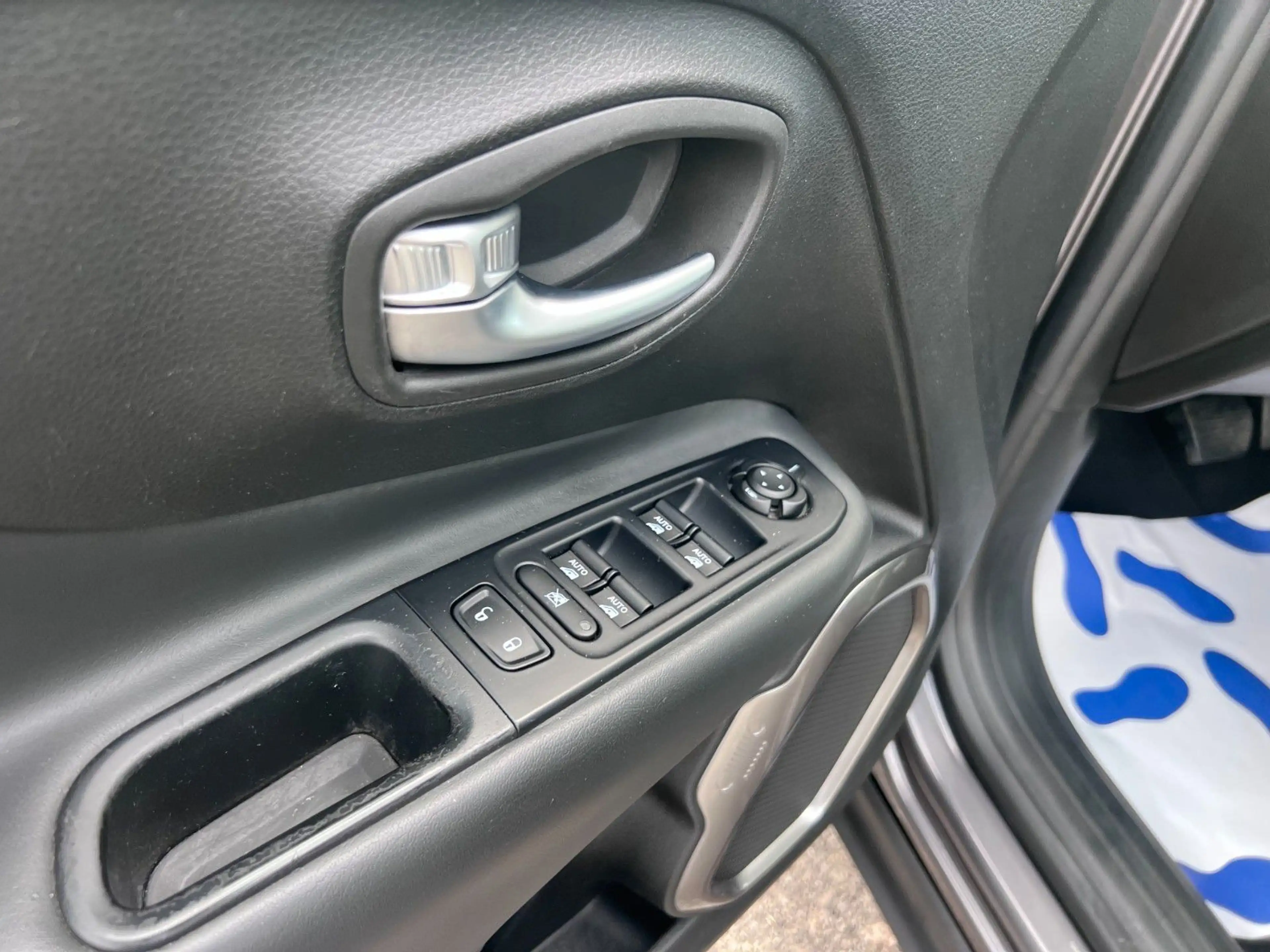 Jeep Renegade Limited FWD Xenon Kamera Automatik — photo 13