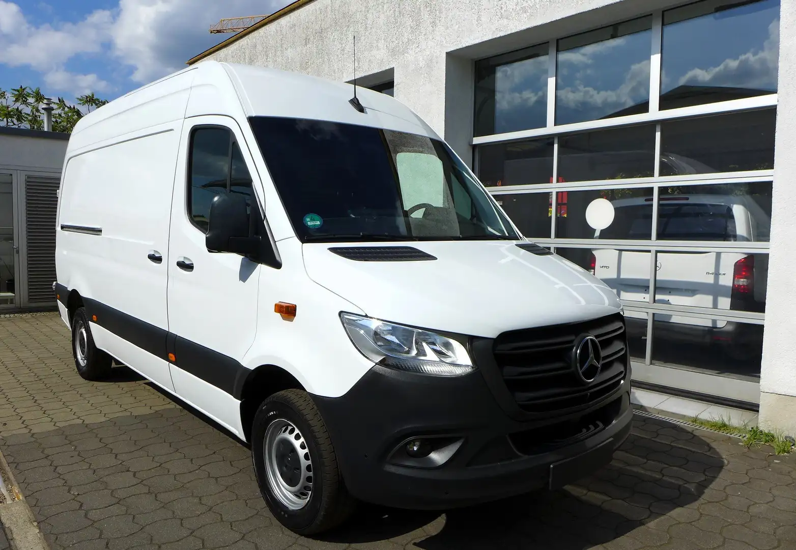 Mercedes-Benz Sprinter 317 CDI L2H2 360°Kamera Klima Navi Weiß - 1