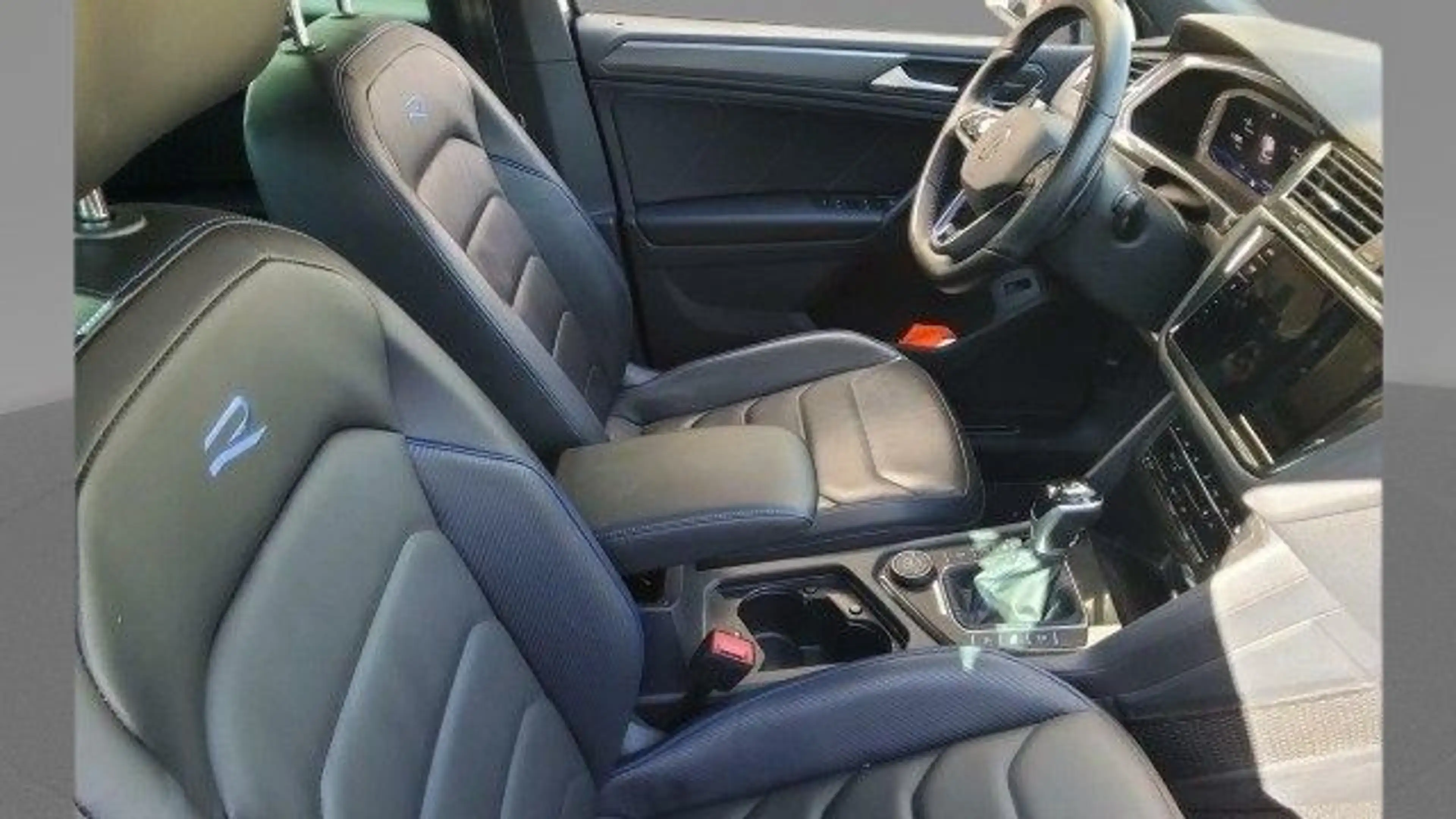 Volkswagen Tiguan 2.0 TSI R DSG 4Motion Navi Pano IQ.Light- — photo 3