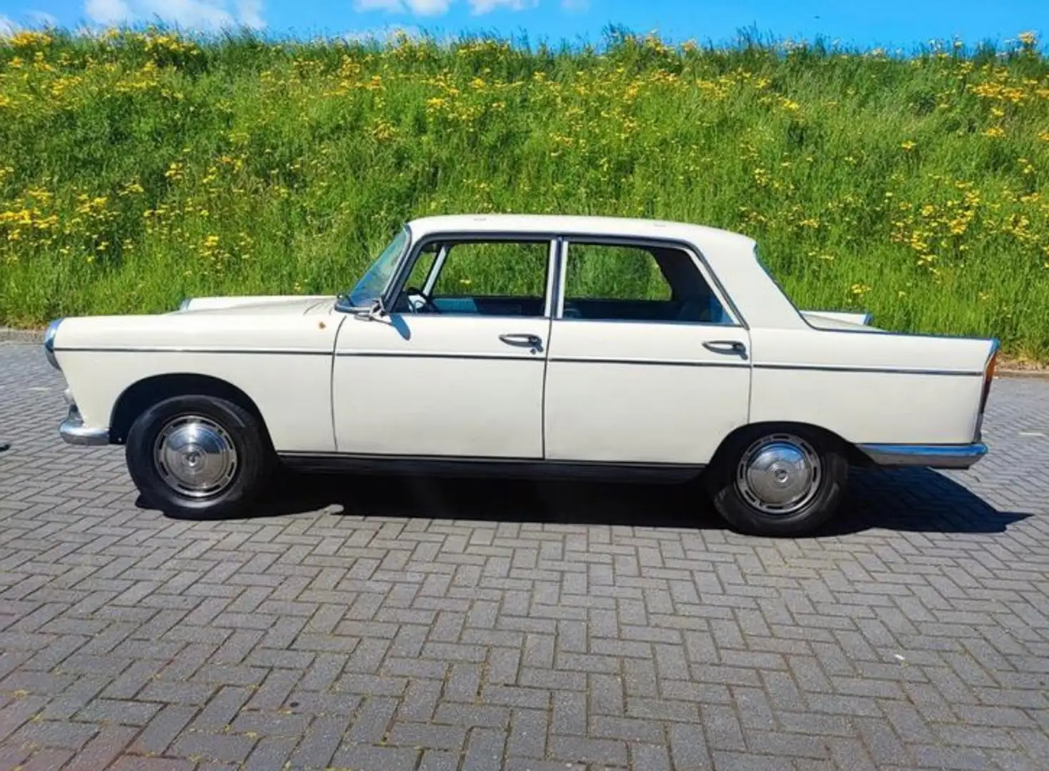 Peugeot 404 - 1