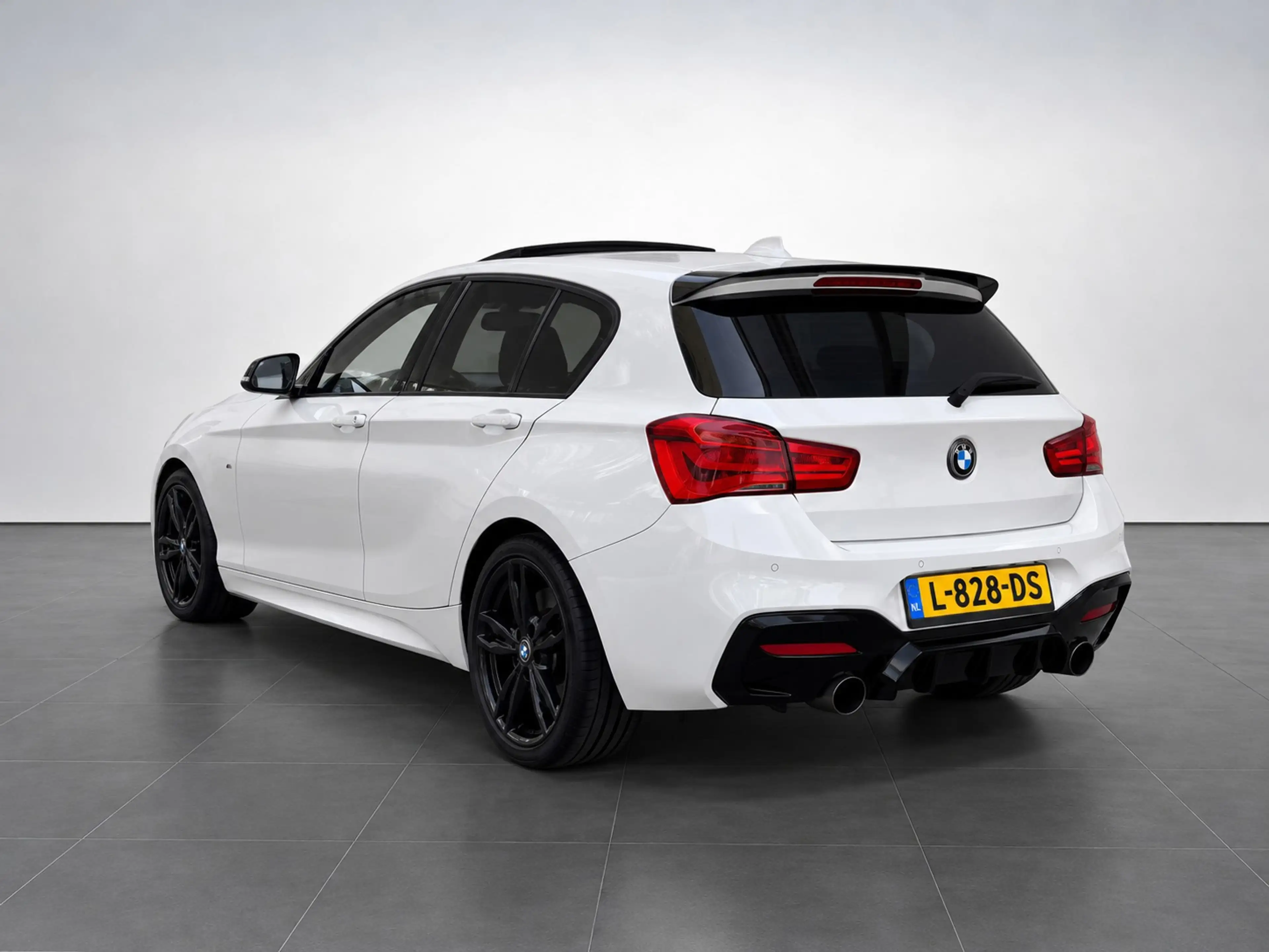 BMW 135 1-serie BMW M135i AUTOMAAT | M-SPORT | SCHUIF-/KAN — photo 13