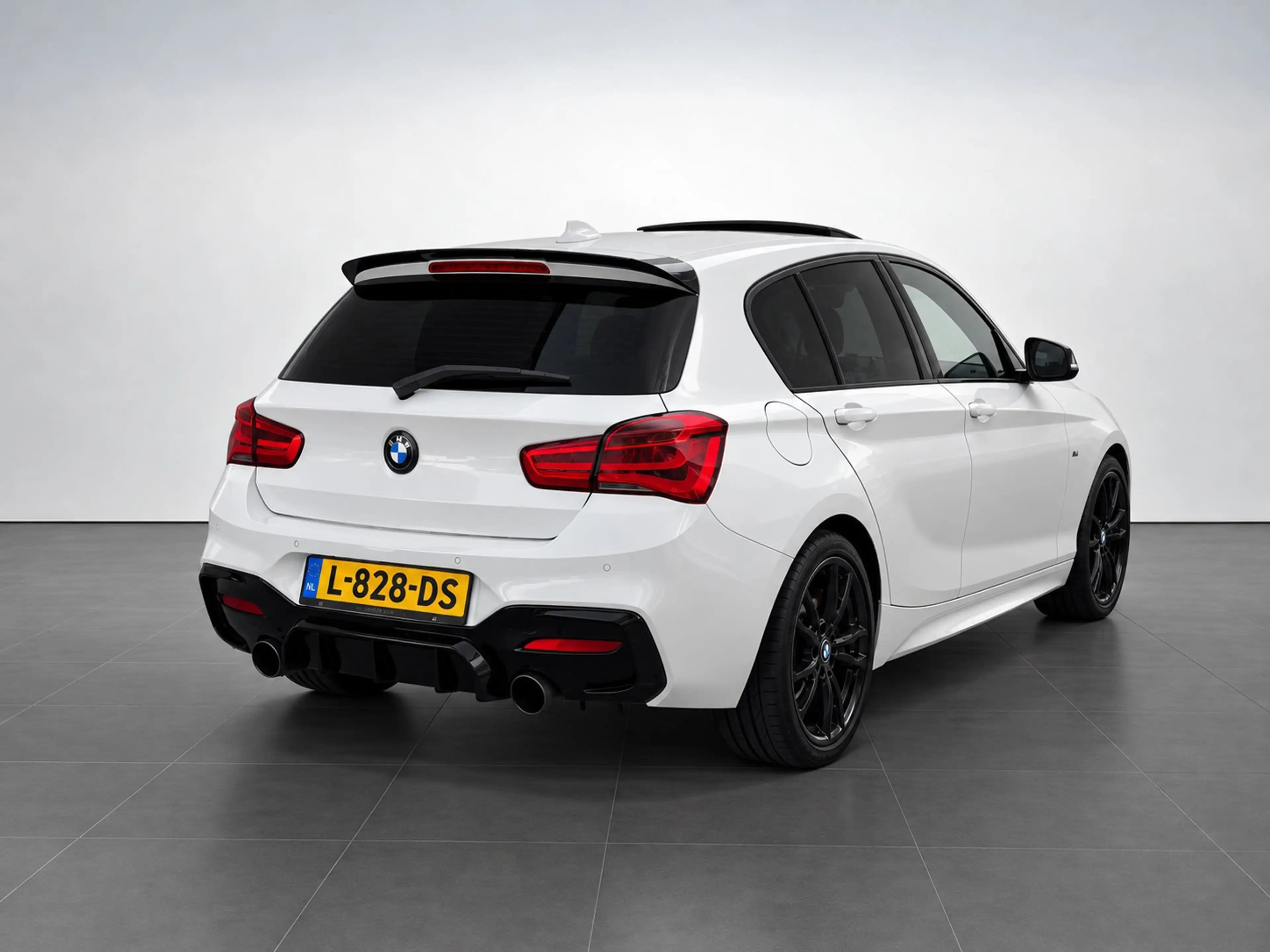 BMW 135 1-serie BMW M135i AUTOMAAT | M-SPORT | SCHUIF-/KAN — photo 5