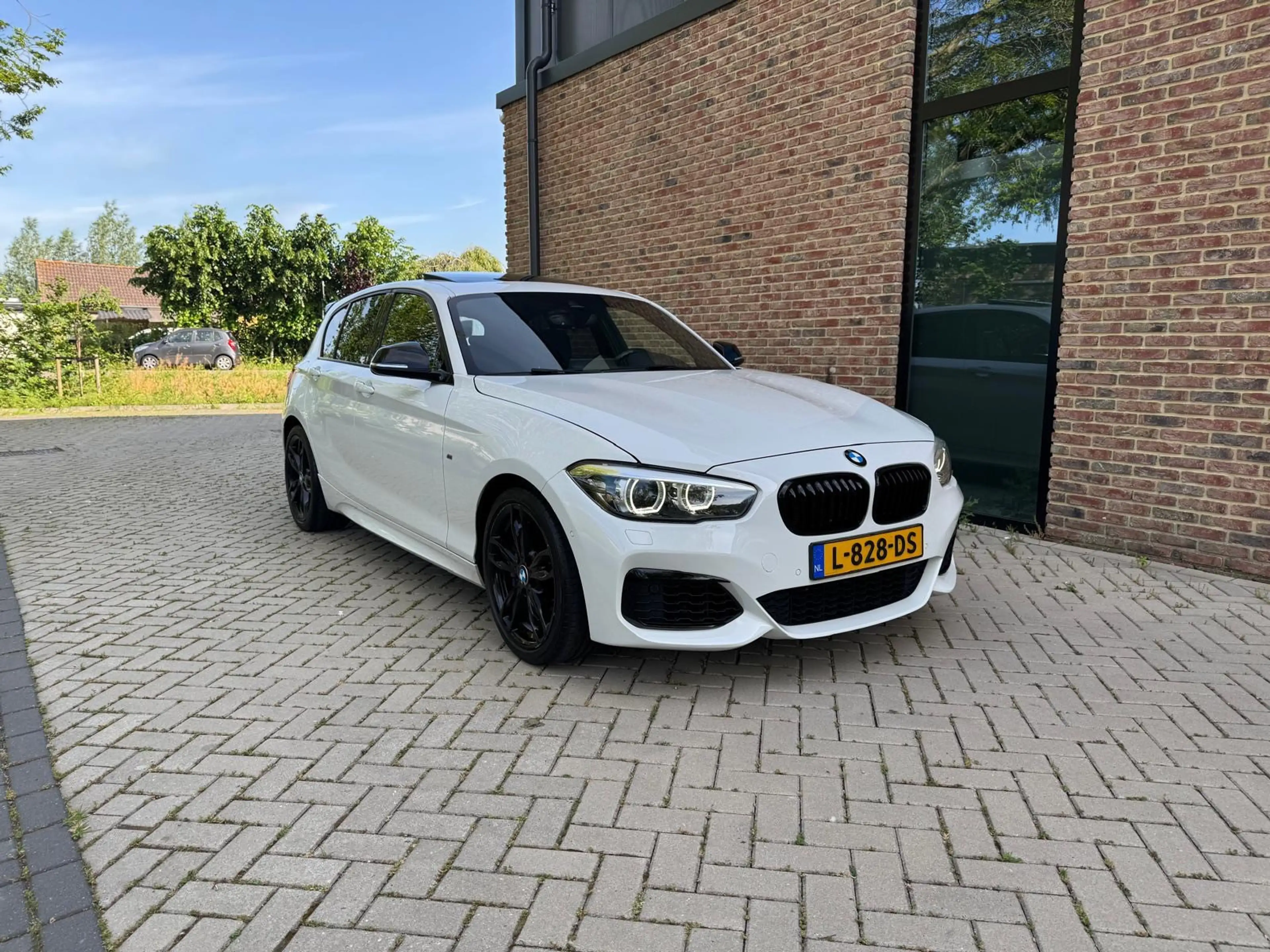 BMW 135 1-serie BMW M135i AUTOMAAT | M-SPORT | SCHUIF-/KAN — photo 2