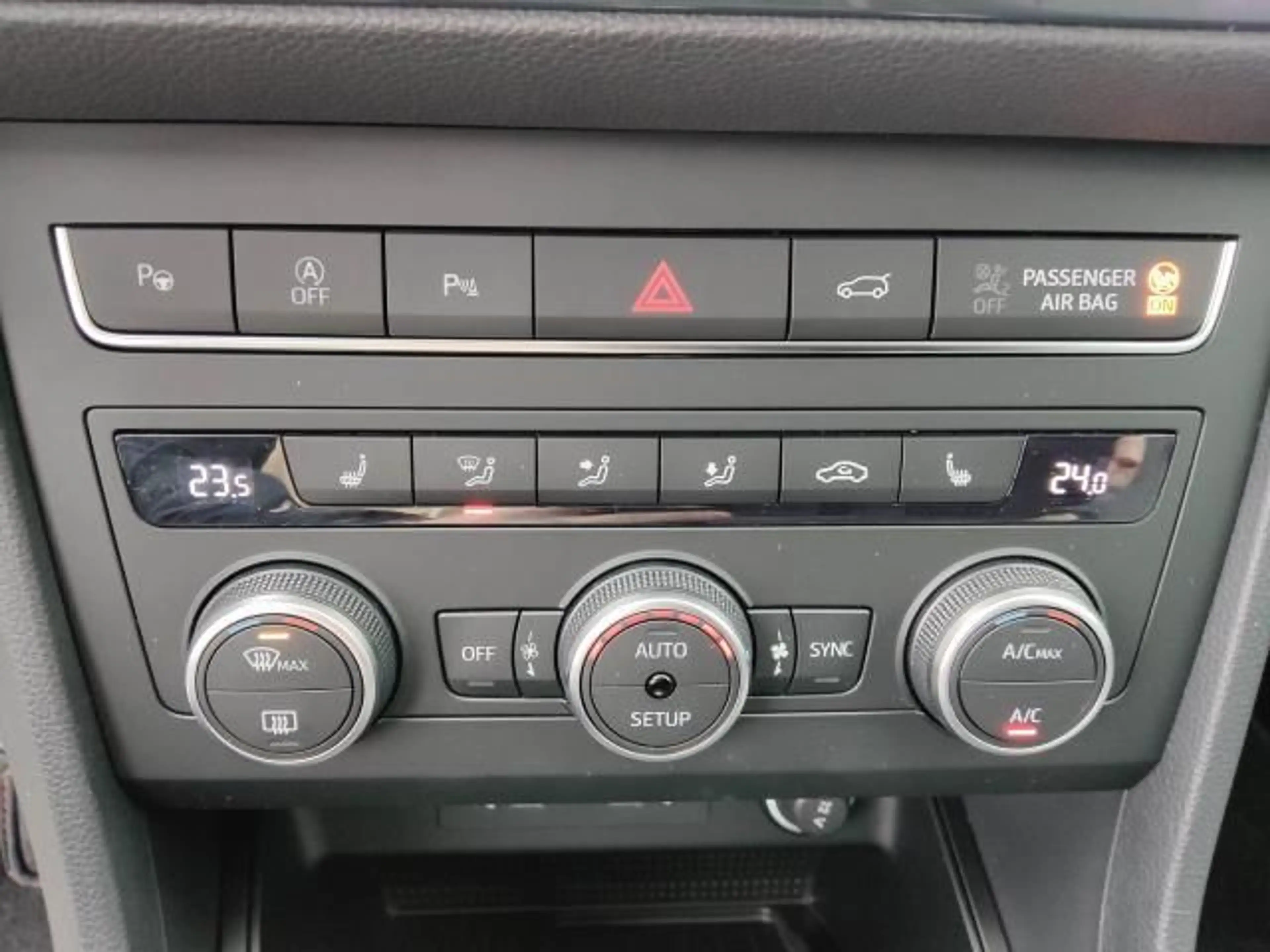 SEAT Ateca ATECA ROAD EDITION 1.5 TSI DSG NAVI PARKLENKASS. — photo 13