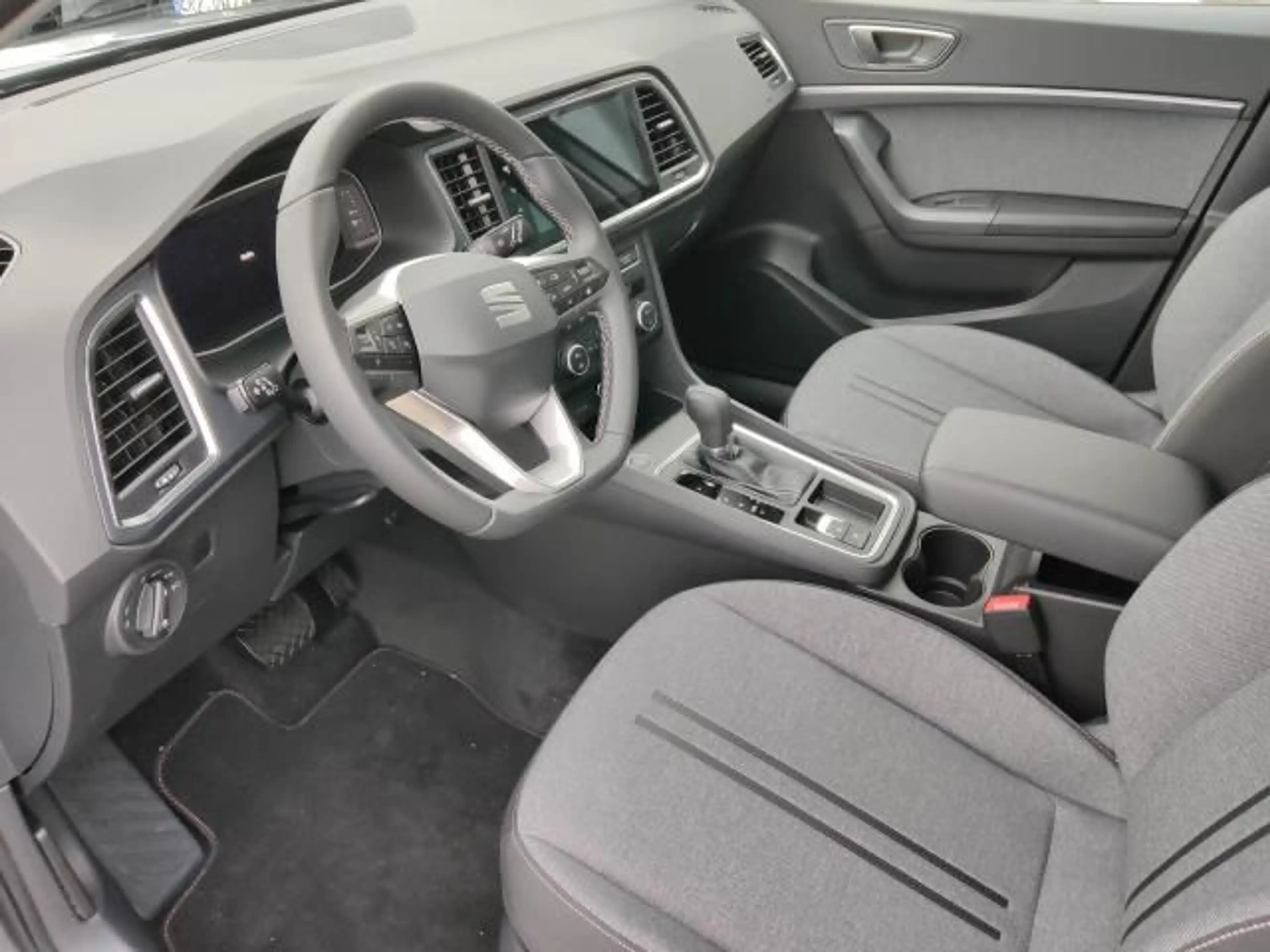 SEAT Ateca ATECA ROAD EDITION 1.5 TSI DSG NAVI PARKLENKASS. — photo 8