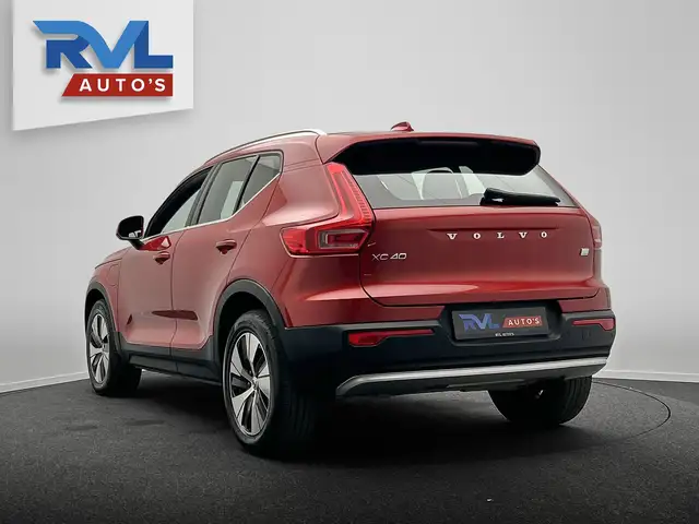 Volvo XC40 view 3
