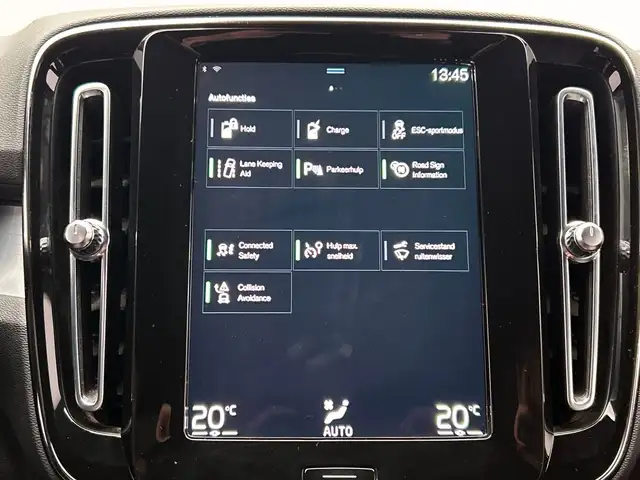 Volvo XC40 view 15