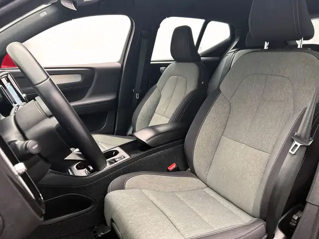 Volvo XC40 view 23