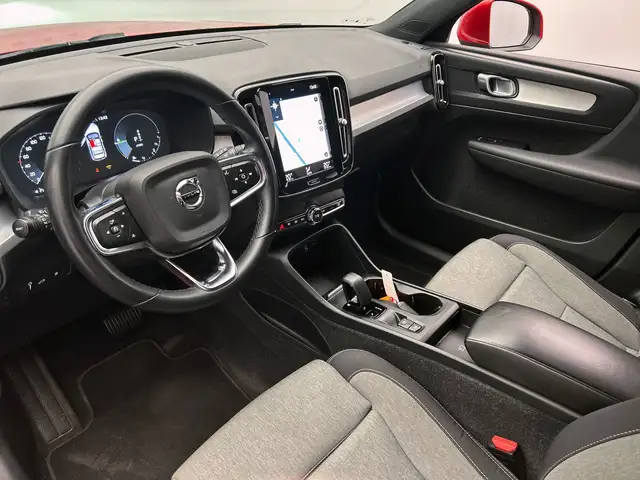 Volvo XC40 view 11