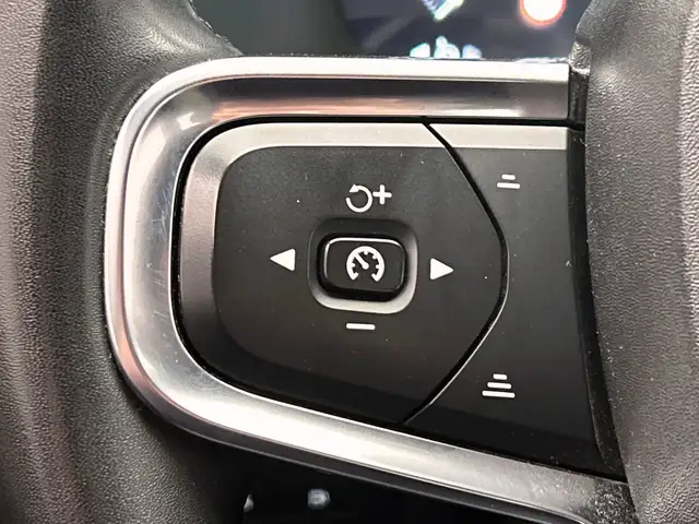 Volvo XC40 view 16