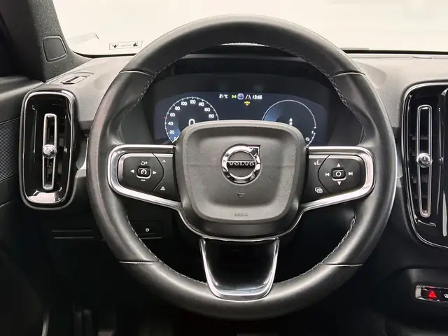 Volvo XC40 view 17