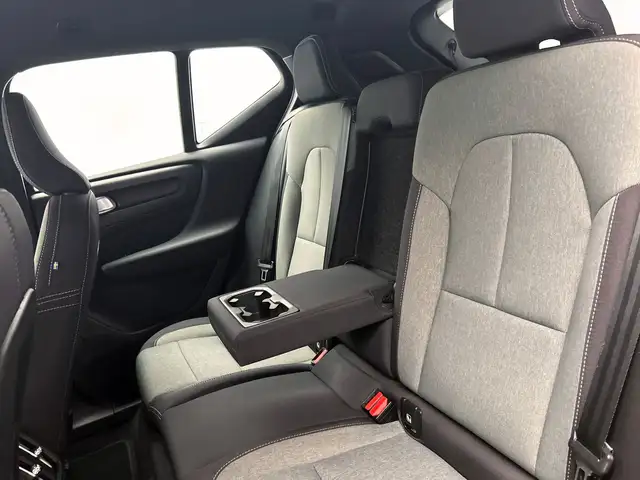 Volvo XC40 view 14
