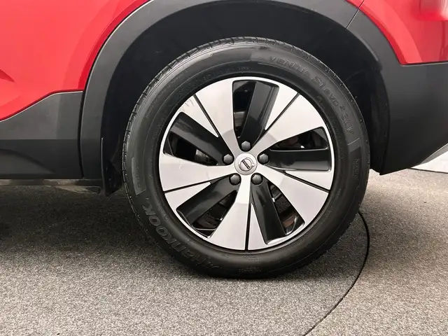 Volvo XC40 view 13