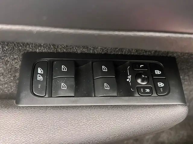 Volvo XC40 view 28