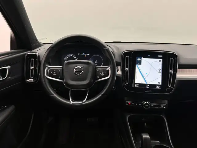 Volvo XC40 view 12