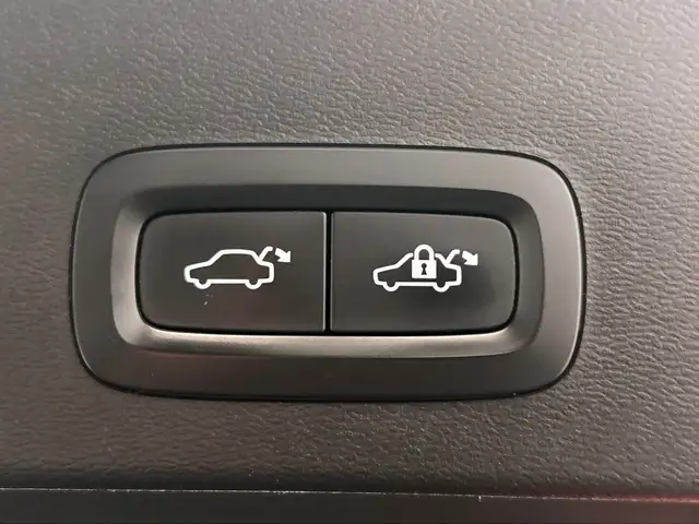 Volvo XC40 view 18