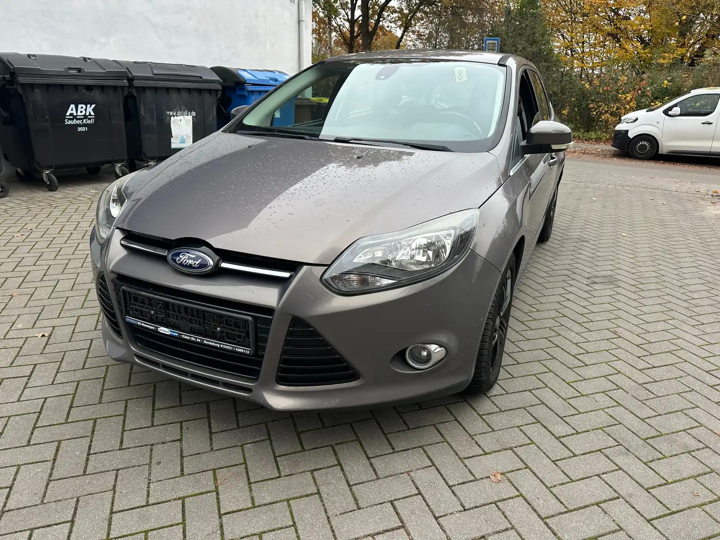 Ford Focus Titanium / Tüv Neu / Euro 5 Braun - 1
