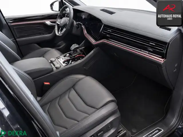 Volkswagen Touareg view 2