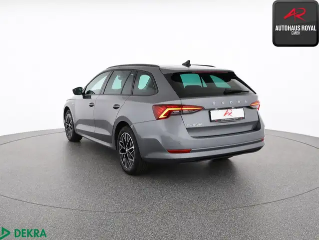 Skoda Octavia view 3