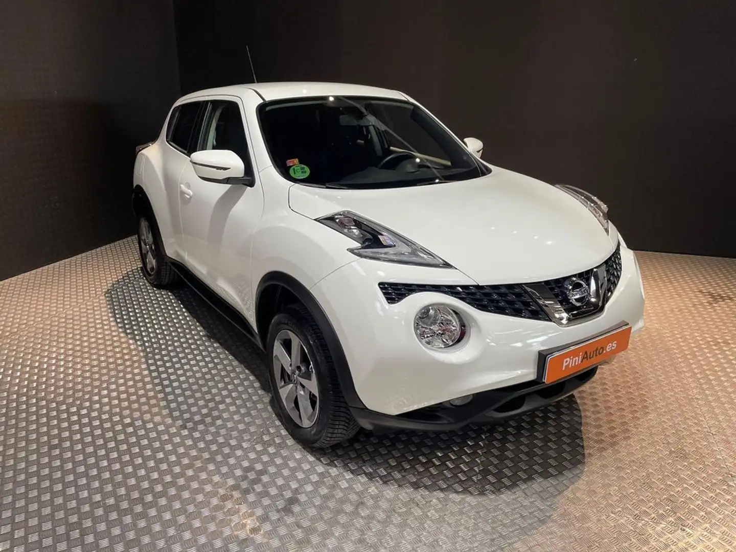 Nissan Juke G E6DTemp 83 kW 112 CV 5MT ACENTA Weiß - 2
