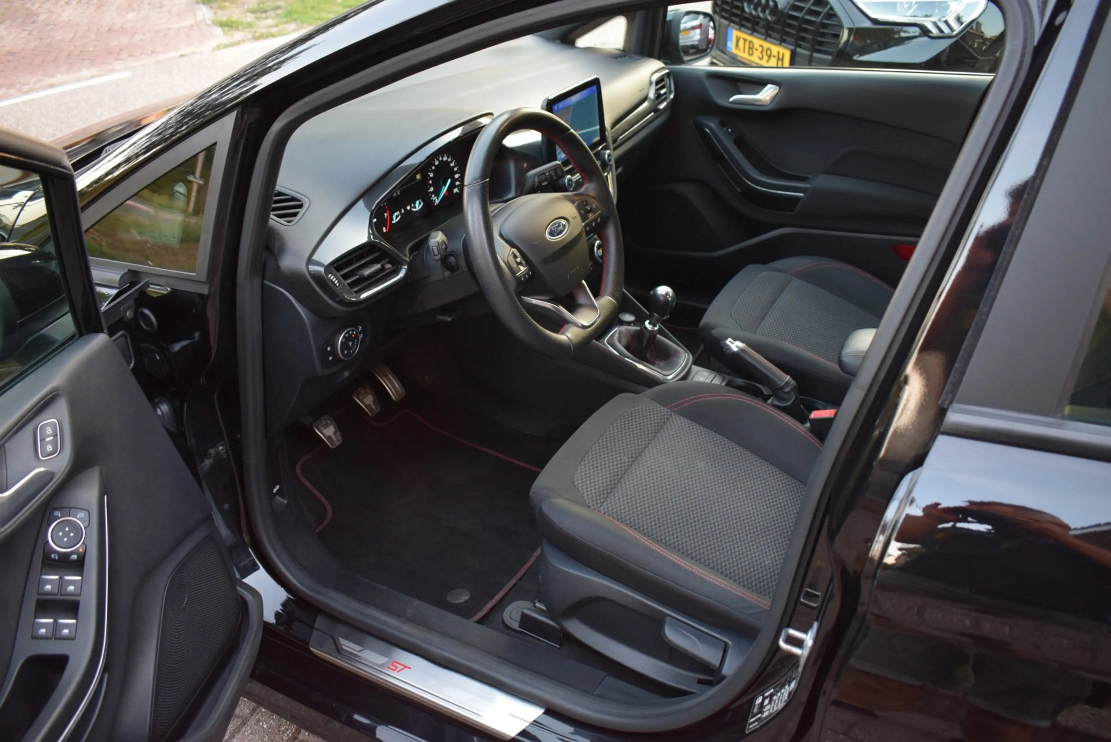 Ford Fiesta 1.0 EcoBoost Titanium ST-LINE AIRCO-ECC/NAVI/CRUIS — photo 11