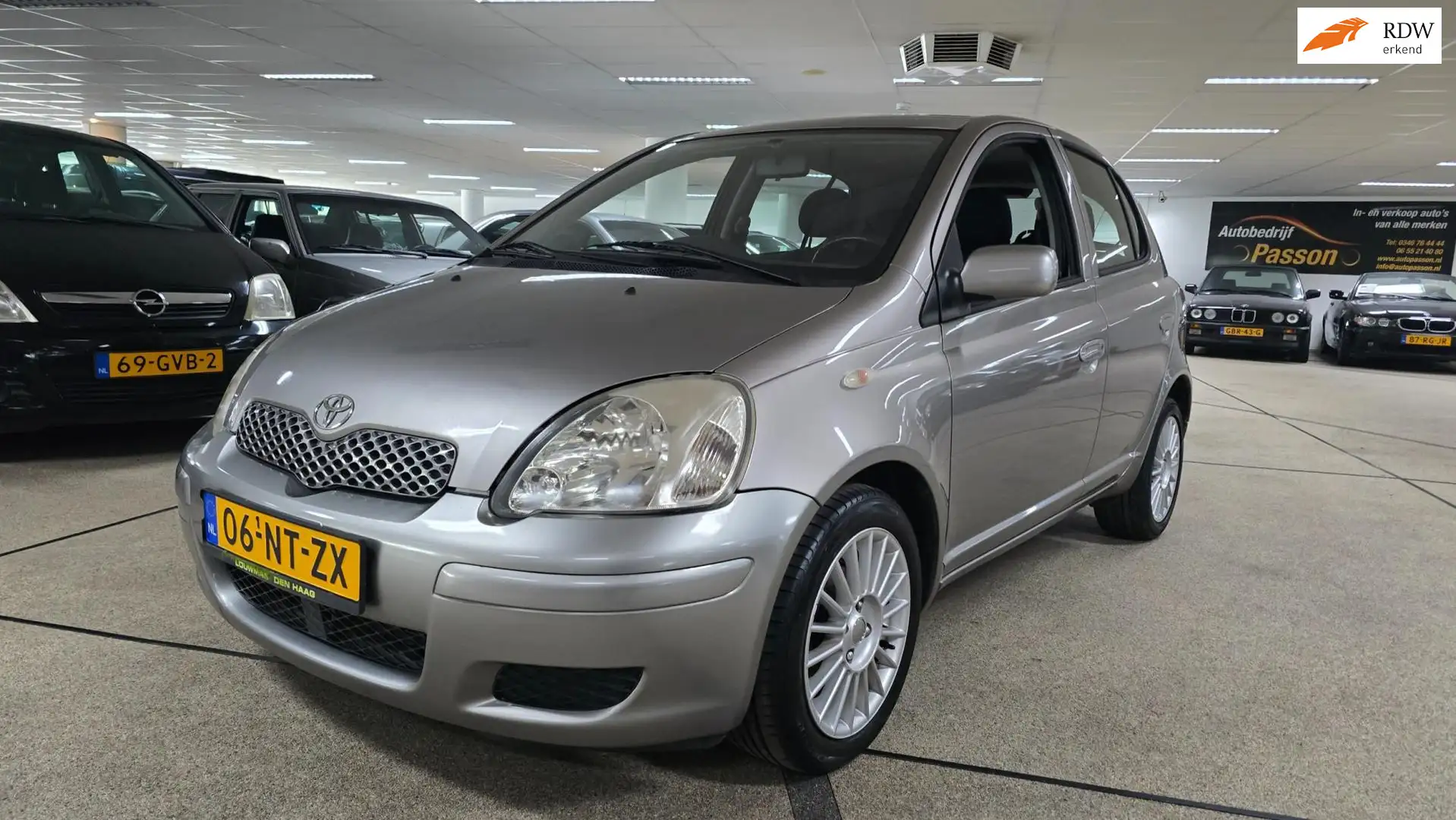 Toyota Yaris 1.3 VVT-i Sol. 129.0000dkm. AUTOMAAT!! Nieuwe Apk! Grau - 1