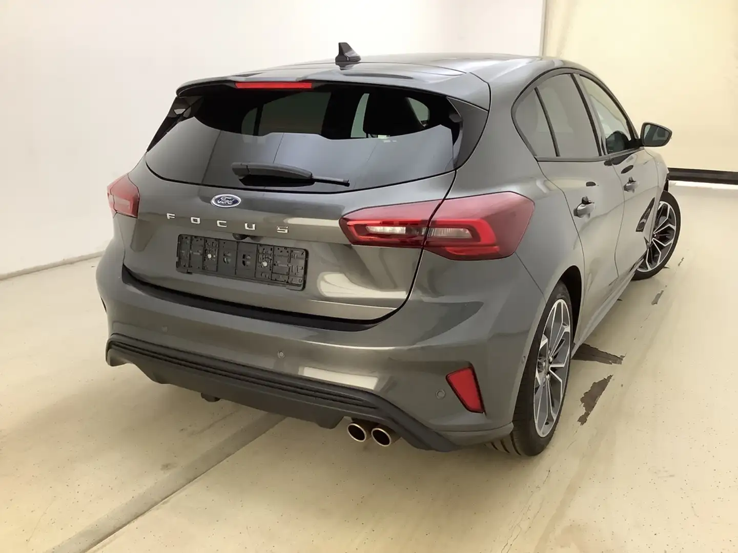 Ford Focus 1.0 EcoBoost 155 PK Hybrid ST Line | Panoramadak | Grijs - 2
