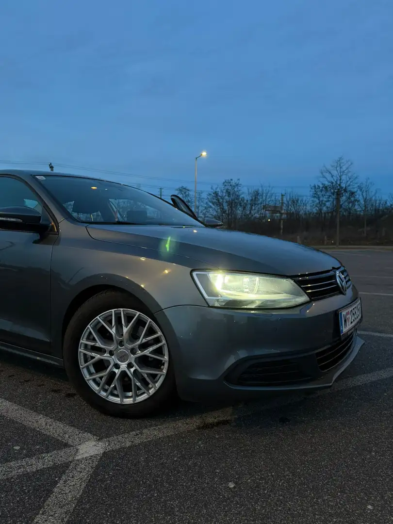 Volkswagen Jetta 1.6 TDI Trendline - 1