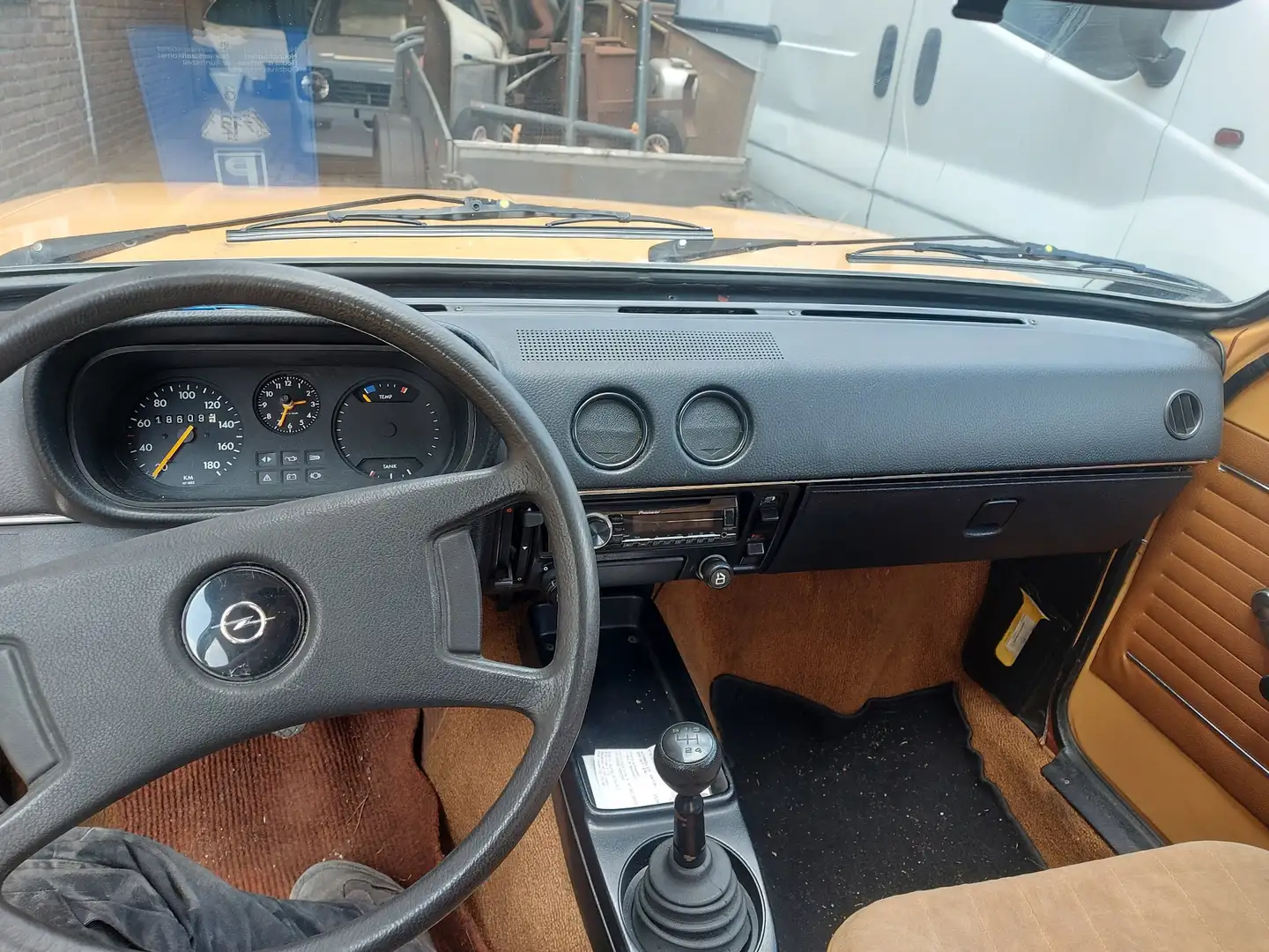 Opel Kadett 1.2N de Luxe Beige - 2