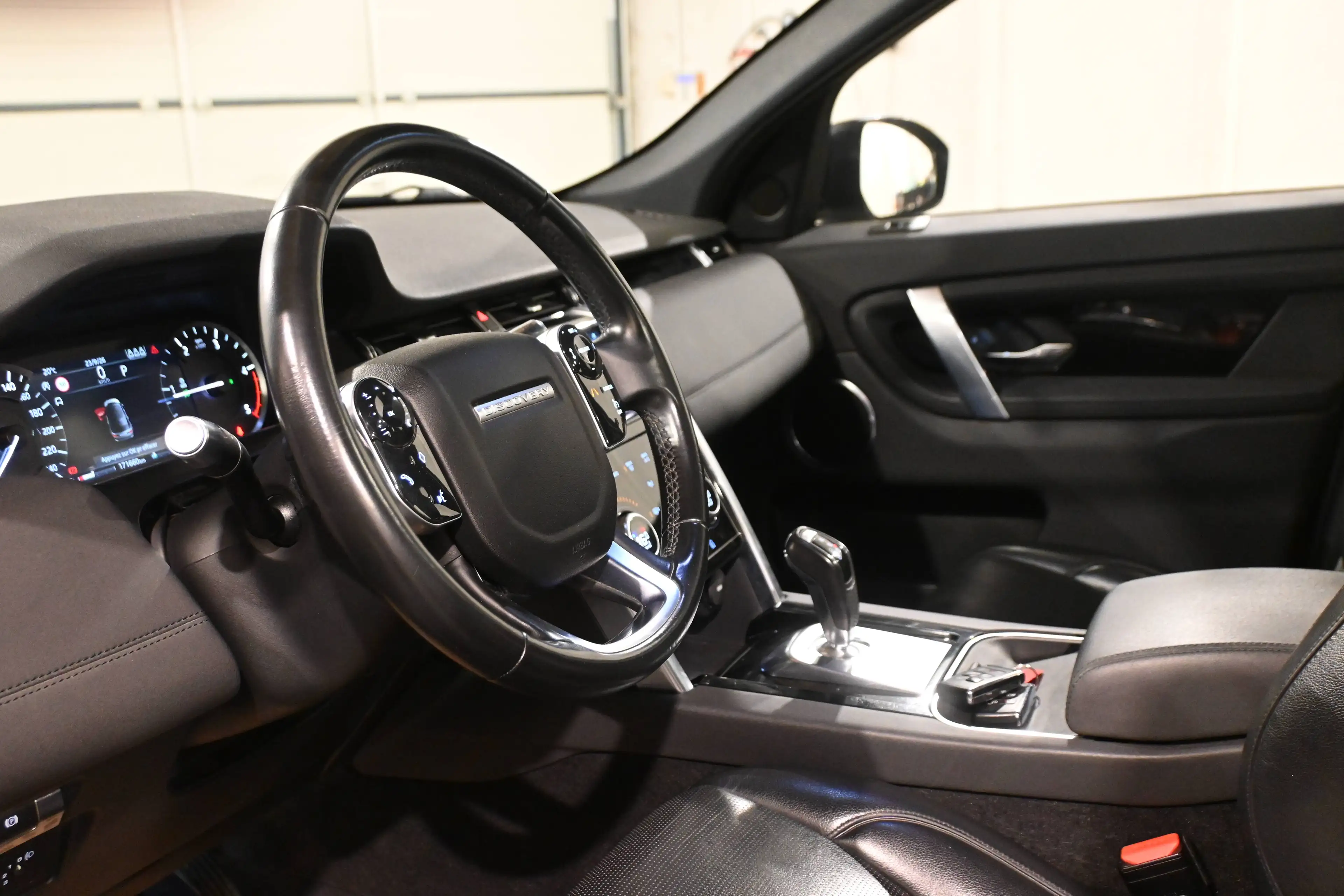 Land Rover Discovery Sport 2.0 TD4 HSE AUTO EURO 6d / TOIT PANORAMIQUE / AUTO / CAMERA / CARPLAY / FULL OPTIONS !! — photo 14
