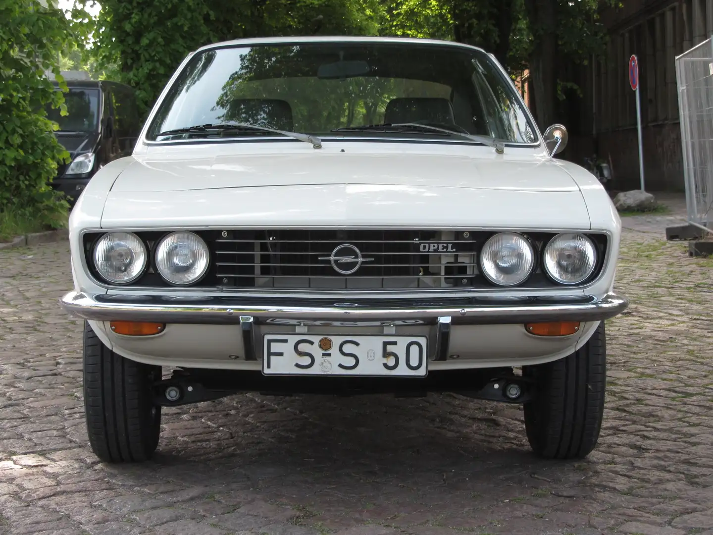 Oldtimer Opel Manta A Blanc - 1