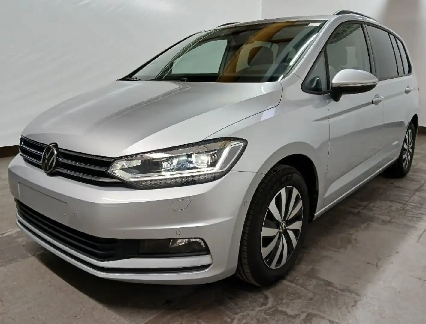 Volkswagen Touran 1.5 TSI Comfortline --ACC/AHK/Pano/17LM Stříbrná - 1