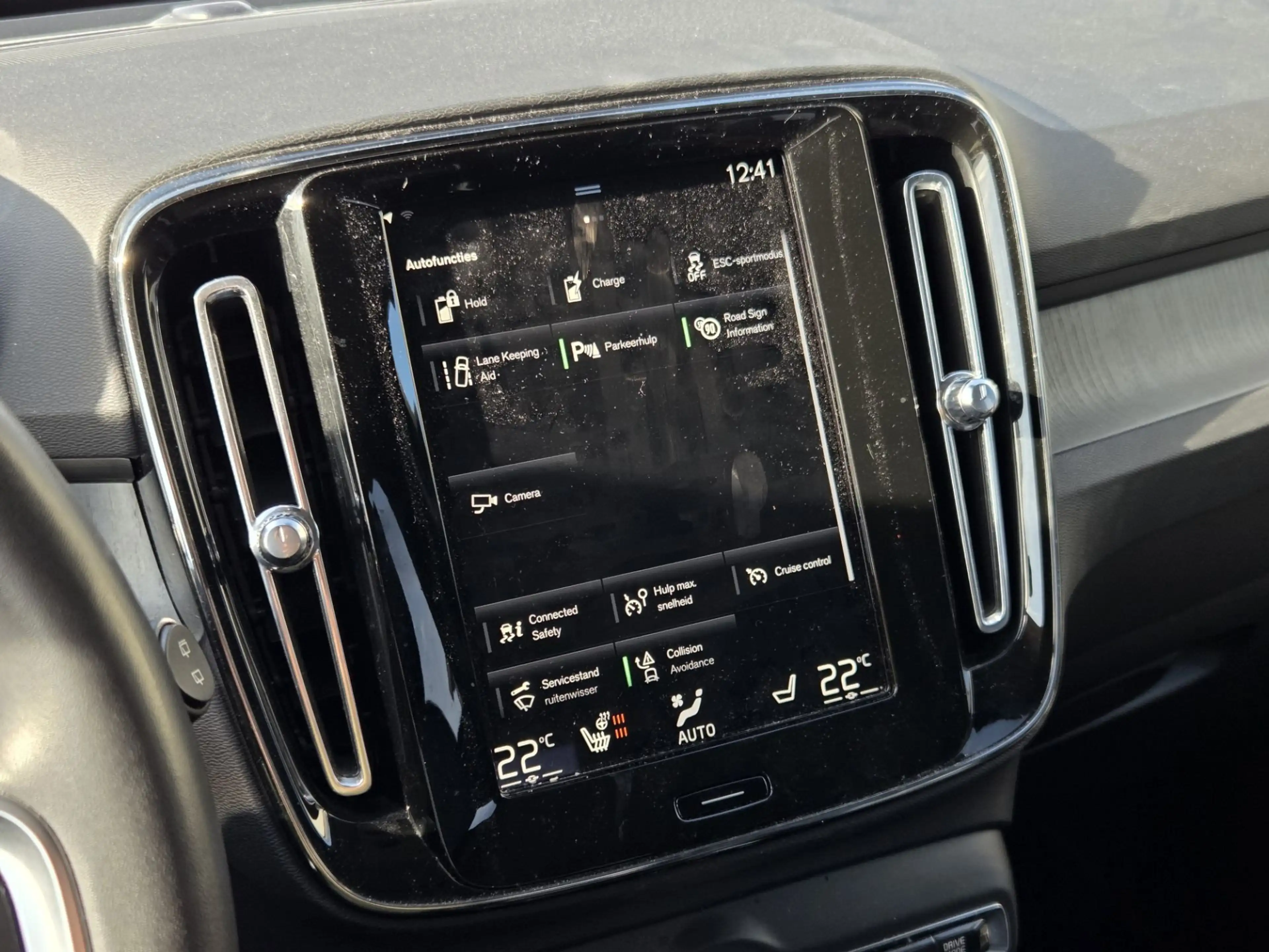 Volvo XC40 1.5 T4 Recharge Inscription | SOH 98% | Trekhaak | — photo 13