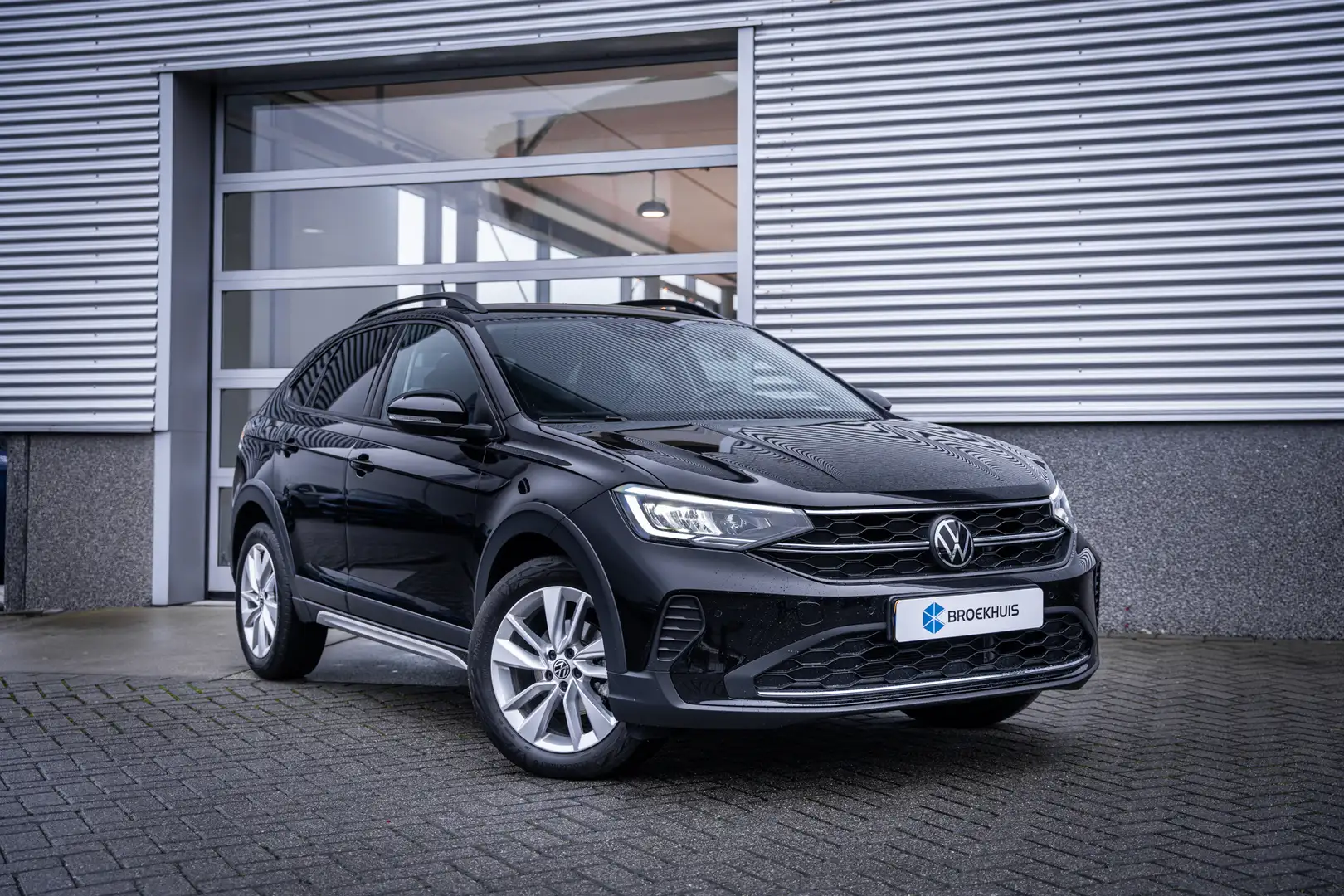 Volkswagen Taigo 1.0 TSI 116PK DSG Life Edition | Achteruitrijcamer Schwarz - 2