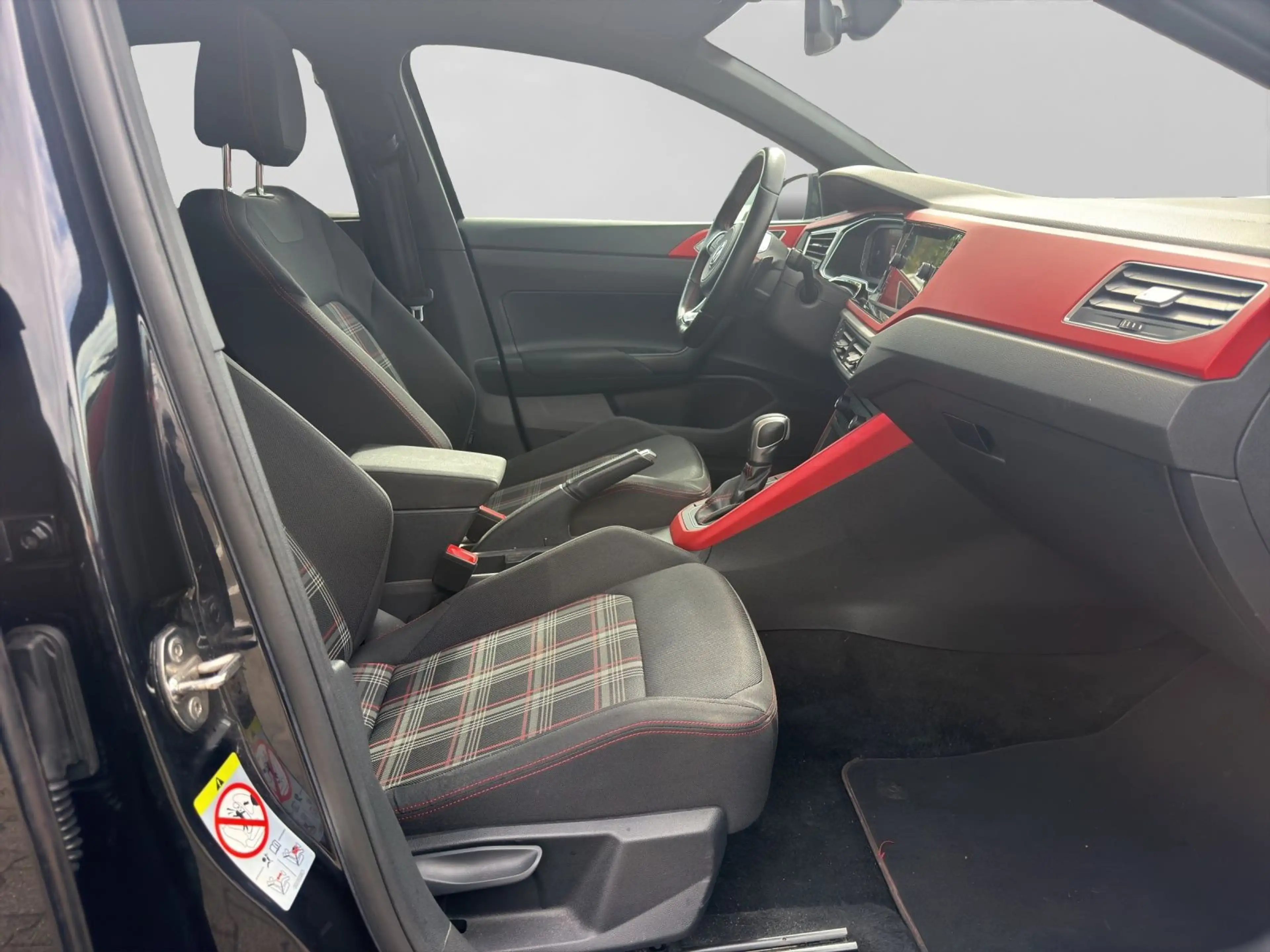 Volkswagen Polo GTI PANO LM18 KAMERA BEATS — photo 4