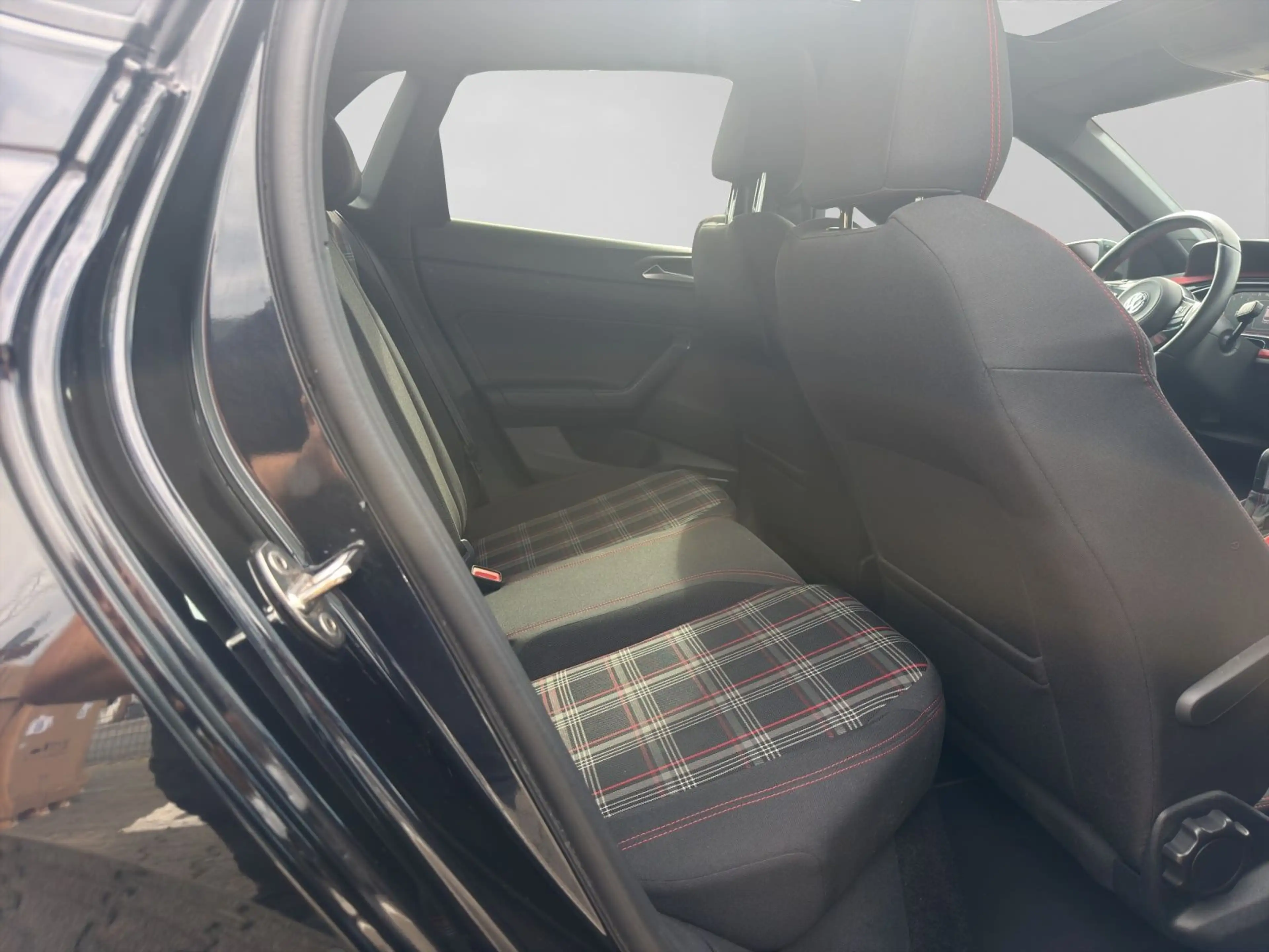 Volkswagen Polo GTI PANO LM18 KAMERA BEATS — photo 6