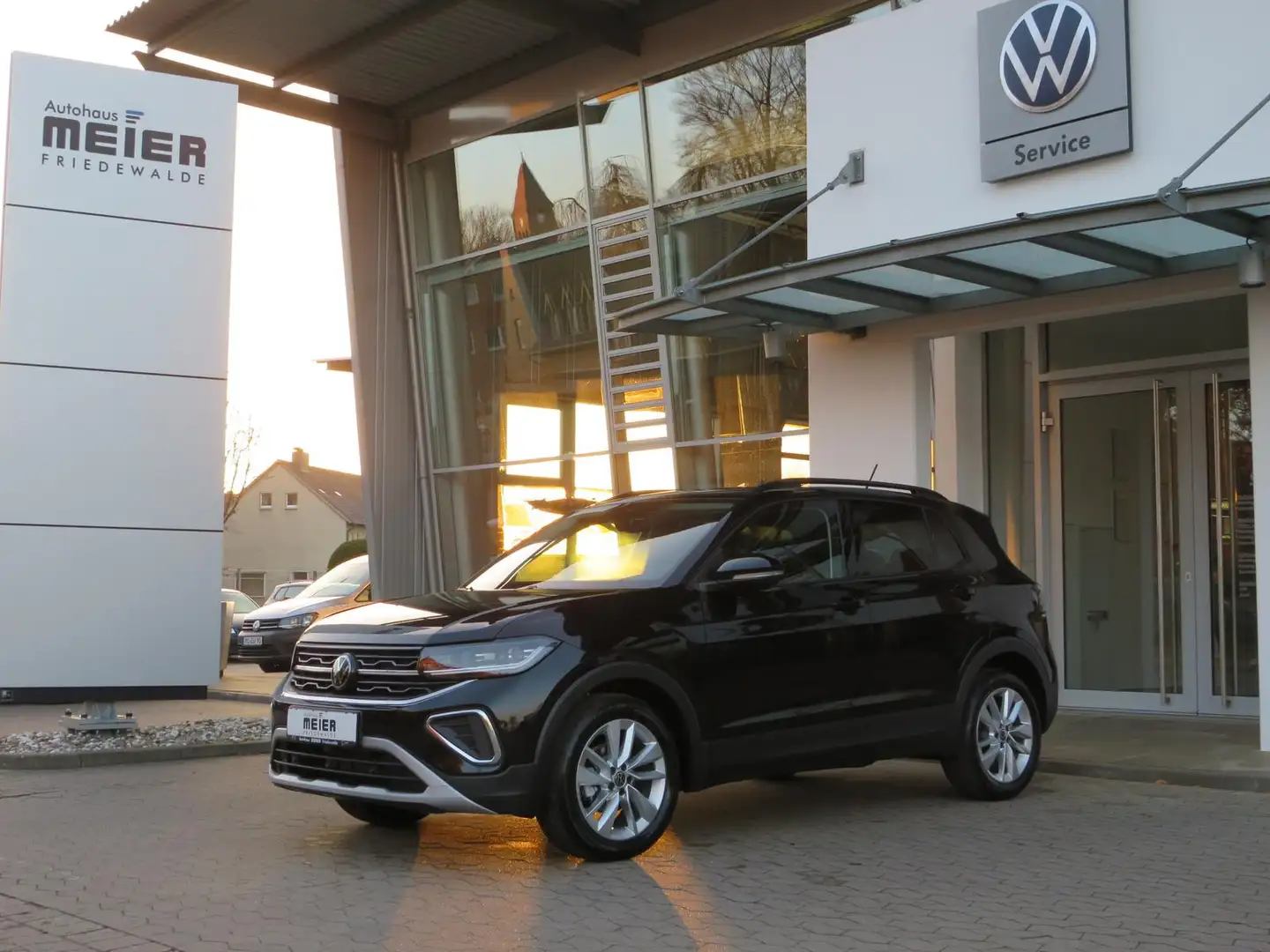 Volkswagen T-Cross Life 1.5TSI DSG AHK Matrix APP Kamera Negro - 2
