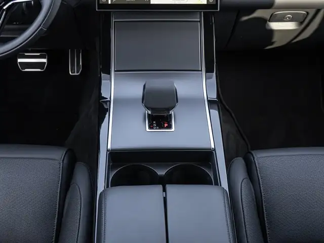 Land Rover Range Rover Velar view 15