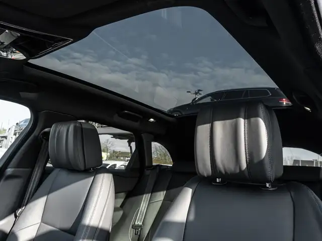 Land Rover Range Rover Velar view 8