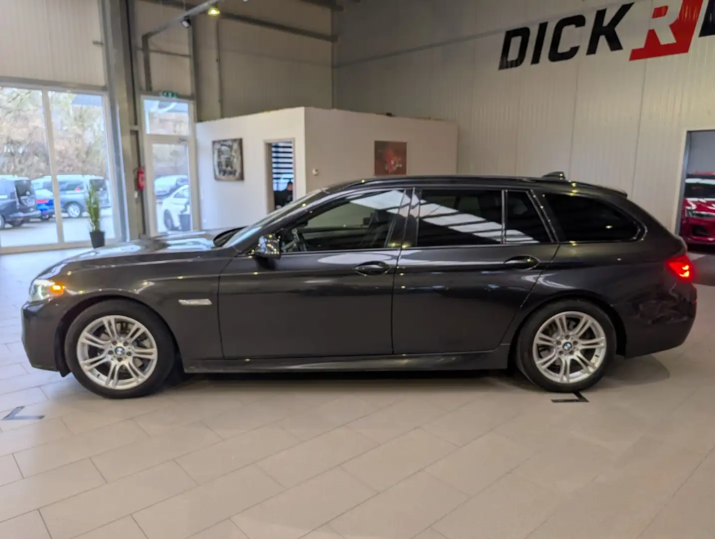 BMW 520 d M-Sport Innovation-Pake HUD Soft-Close AHK Grau - 2