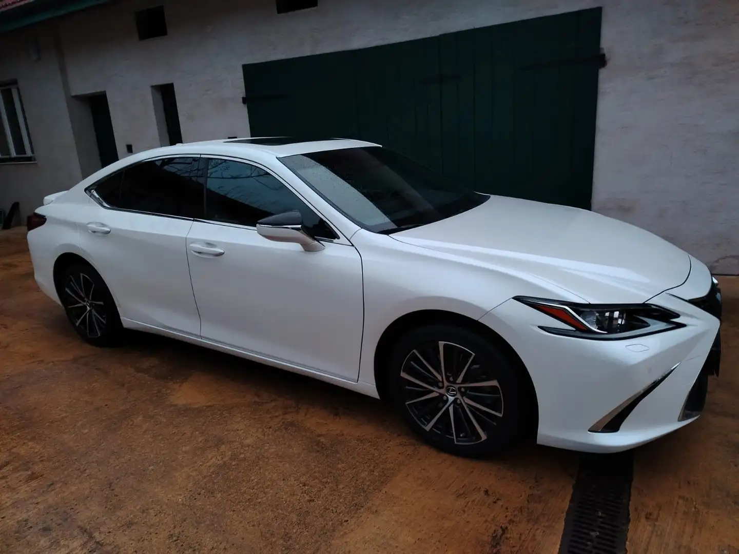 Lexus ES 300 h Business Line *MWSt**SOFORT**€36.270,- netto* Bílá - 2