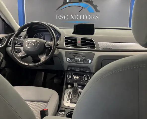 Audi Q3 view 4