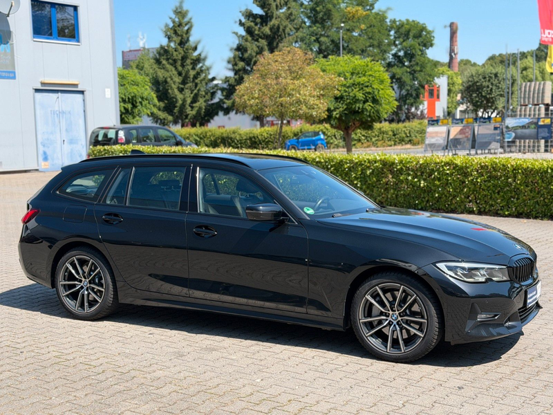 BMW 330 i 3 Touring xDrive Sport Line Garantie *Pano