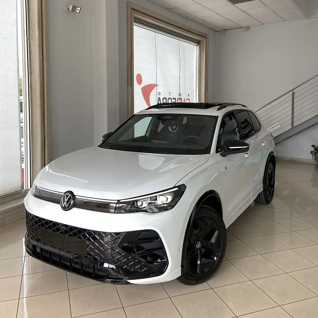 Volkswagen Tiguan 2.0 150cv DSG R-Line black pack |tetto matrix r19 Bianco - 2