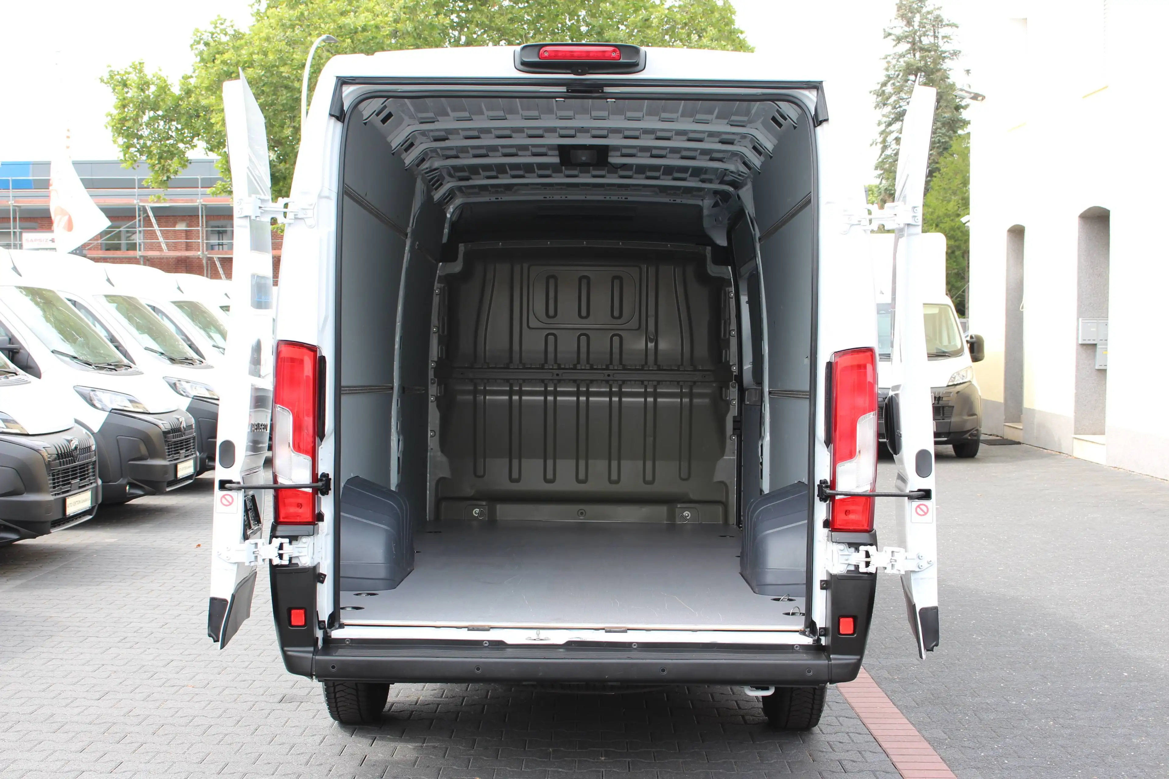 Peugeot Boxer 35 L4H2 140 *Klima*Kamera*Tempo*Navi*Holz — photo 4