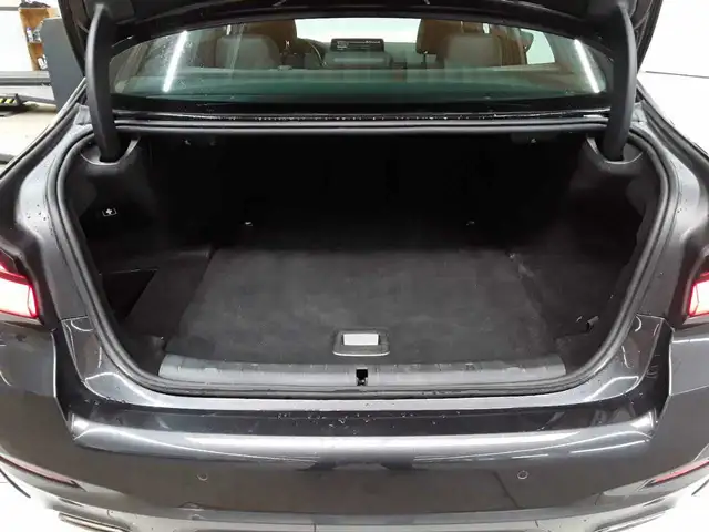 BMW 5 Series view 15