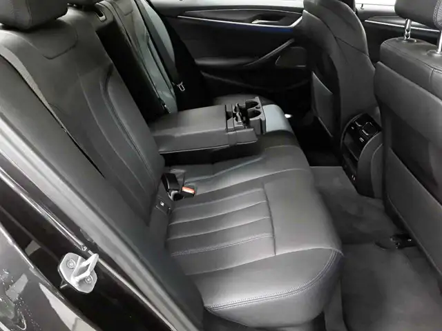 BMW 5 Series view 14